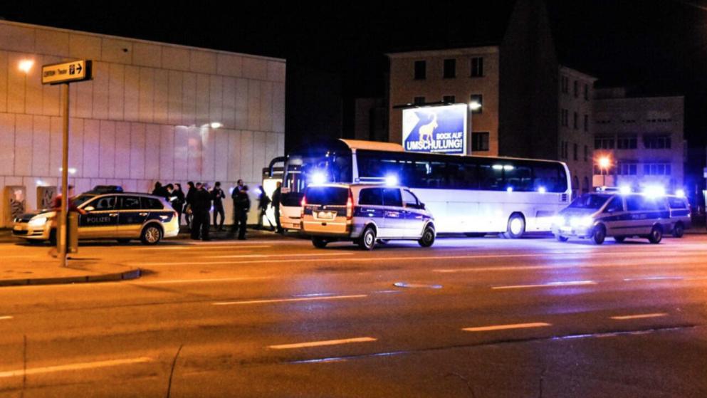 Der Überfall fand an der Bushaltestelle in der Nähe des Studentenwohnheims statt